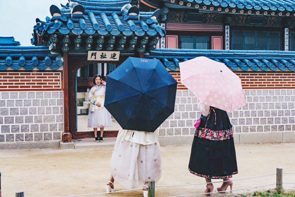 Hanbok at Gyeongbokgung Palace for spring in Korea