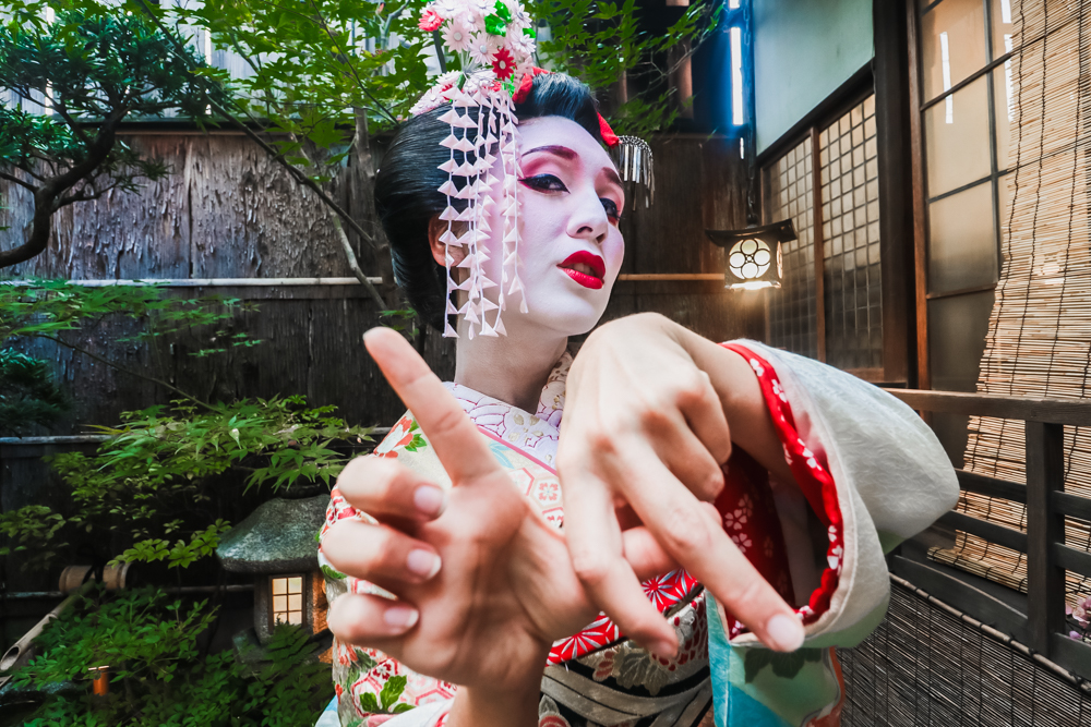LA girl getting geisha makeover in Japan