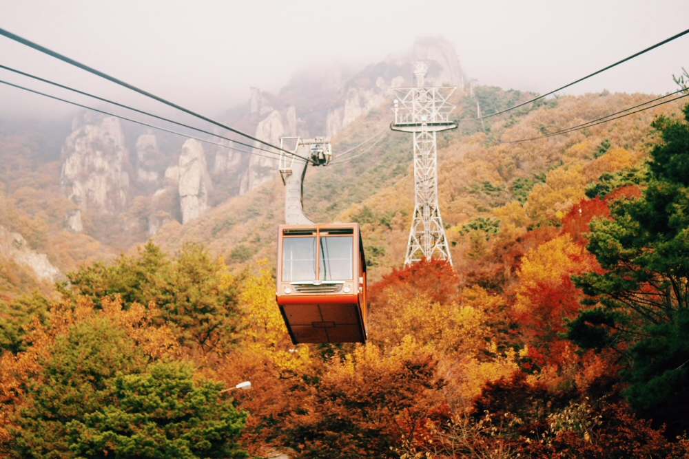 Daedunsan Mountain Cable Car to see the South Korea autumn