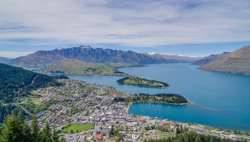 Looking for the ultimate 48-hr road trip New Zealand adventure? Here are the top things to Do in Queenstown to make it happen!