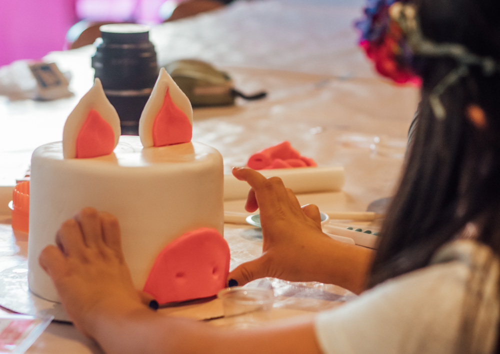 Duffs Cake Mix studios is a perfect place to bring kids in LA! Allow your creativity to soar at this Decorate Your Own Cake shop in Los Angeles!